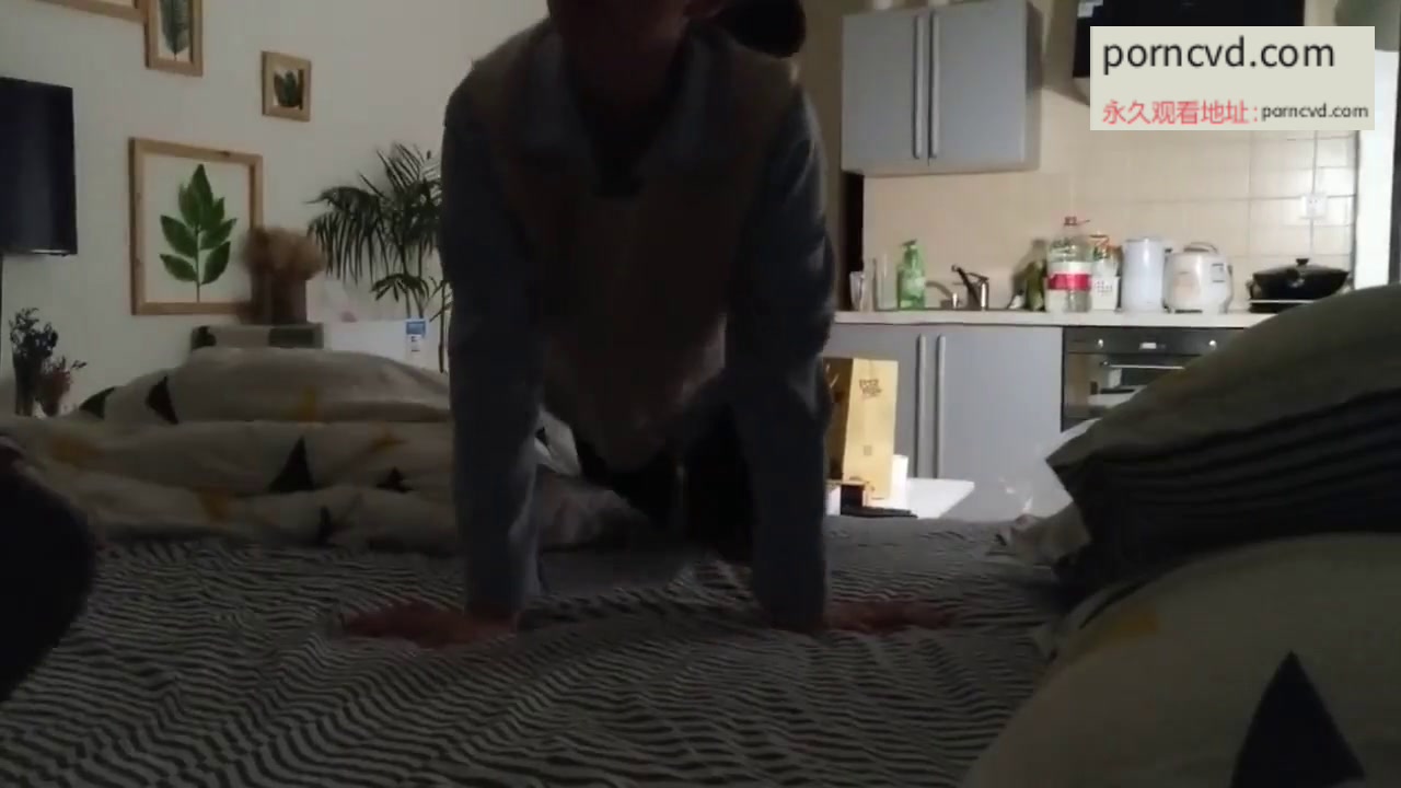 啪啪自拍流出還用大黑牛調情很會玩就是男的太猥瑣了