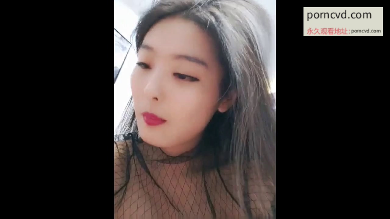 高颜值水仙妹子直播啪啪炮友射了没操够，用手自己扣逼。
