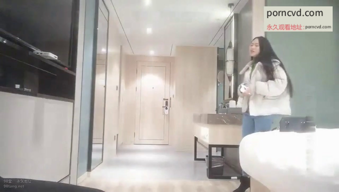 95年非常騷的性感美女模特級別身材換了2套情趣裝搞被狠狠爆操淫叫說太深了