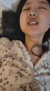 清純白月光， 嫩穴咕嘰狂吞大屌深喉吞精翻白眼 浪叫“哥哥操爛我女大騷
