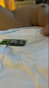 綠帽男把老婆送給spa男技師按摩，最後無套進入