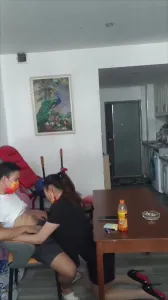 “雞吧太大了”大波浪少婦穿制服開檔肉絲紅底高跟去老闆家競聘文秘一職位