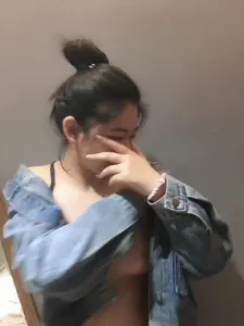 真實調教反差微胖女神，嬌羞中流露出淫蕩，奶子堅挺。杭州，南京推資源