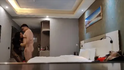 定酒店大床房約戰燒烤店大波浪黑絲巨乳熟女老闆娘