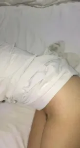 只發露臉，韻味少婦被操得渾身無力，拉起來繼續後入她！