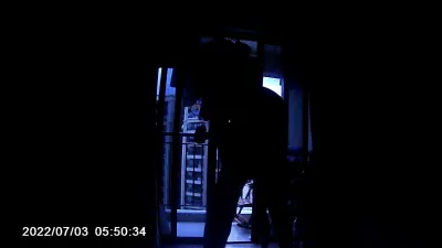 晨光中在陽臺門口的後入，不知道對面鄰居是否看到春光