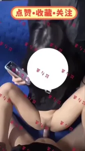 母狗一邊和舔狗打電話一邊被操