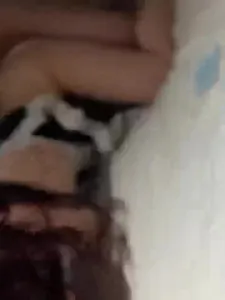 3p 把小母狗操哭了 單男舔逼得本身一絕