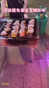 老婆姨媽結束後最發騷的時候，剛好老哥過來了，3P安排，操出不少白漿