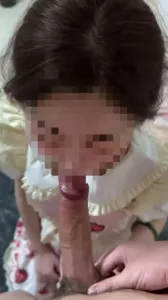 穿的這麼可愛小裙子就應該被狠狠的操呢