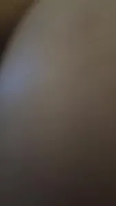 這絲拉 漉漉的小騷屄，想插嗎？一滑到底哦！