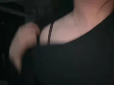 騷逼看膩了，看看母狗的奶子吧