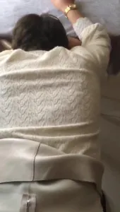 強推皮裙長靴少婦 衣服沒脫直接插內射