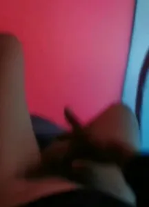 母狗主動自慰求看Baba大雞巴
