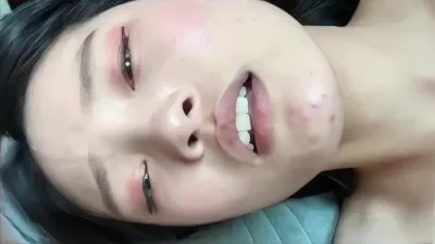 極品反差學生妹一點都不害羞，素顏露臉可愛型別，可惜就是奶子小了點