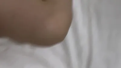[原創] 深圳高顏值夫妻3P老公親自把美妻腿分開邀請單男插入