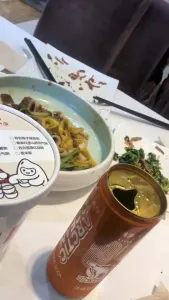 騷屄餐廳人前露出2