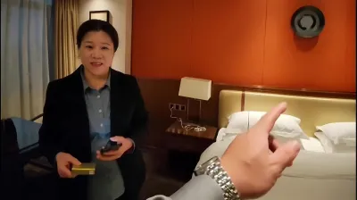 超市經理熟女老阿姨剛下班就趕來酒店約炮