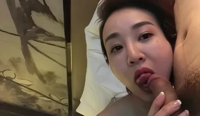 氣質少婦，開寶馬的小領導，這皮膚保養的真的完美，男人最愛的一款少婦