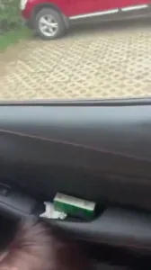 和隔壁村的45歲騷貨熟女車震操逼，騷貨身材特別豐滿逼水很多逼毛也很多