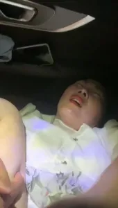 熟女家樓下車震 沒穿內褲就出來被艹