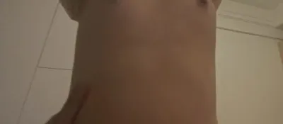 蹦蹦跳跳的小白兔