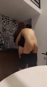 自拍 重慶綠帽哥獻妻給兄弟無套