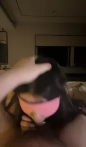 0371少婦深情口交，揹著男友偷偷出來沒想到這麼會吸，差點沒忍住
