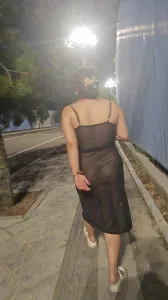 夏天來了，和老婆透視裝散步