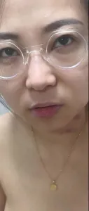 眼睛騷女接尿