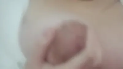 大奶自慰扣出淫水 吃自己奶子