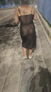 老婆說還是這個衣服涼快，今天又來遛彎