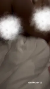 單男狠狠插入女朋友的騷穴