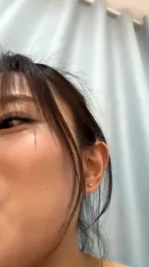 騷逼夾著乳夾下面塞著小怪獸