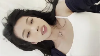 極品少婦穿上紅色情趣裝跪地含雞巴 自己摩擦騷穴喊“巴巴我好爽