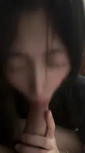 [原創] 喝酒認識的大一學生妹 長得很清純沒想到私下那麼反差吃肉棒還挺熟練