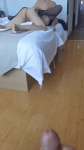 老婆被綠主爆操，我在旁邊打飛機
