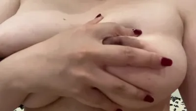 大奶母狗發騷了