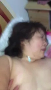 鄰居熟女見面強推內射 真實露臉