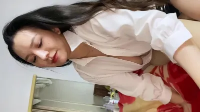 豐乳肥臀的熟女老阿姨就是騷，黑皮裙肉絲做愛雙洞齊開無套內射