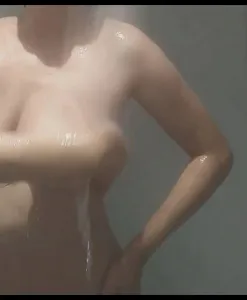 騷貨人妻自拍洗澡