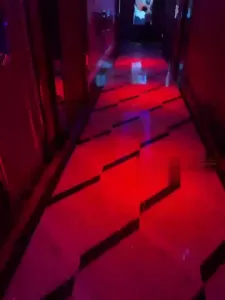 帶著淫妻和哥們去ktv來上一場3p大戰