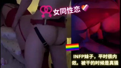 (女同性) 微胖女孩乖乖的讓帥T後入她