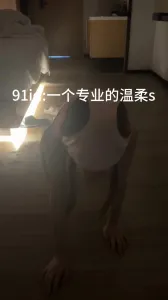 [原創] 調教08年嫩母狗之內褲套爬行吃雞，完整版主頁，