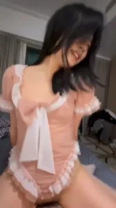 反差女大學生，大家要不要滿足她了