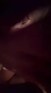 奶子晃盪得又大又浪，淫水順著棒子直流