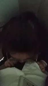 眼鏡ol財務小洛麗在公司男衛生間口爆