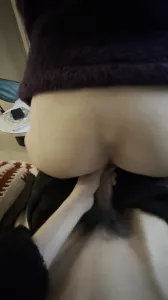 標準的歐美上位姿勢，露臉騷貨喜歡用巨臀榨男人
