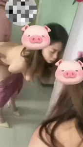 和44歲大屁股熟女偷情，剛進屋就受不了了，褲子都沒脫就直接插入肥臀