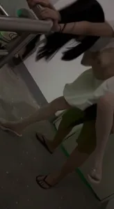 綠帽打電話看單男在門外幹老婆有完整版